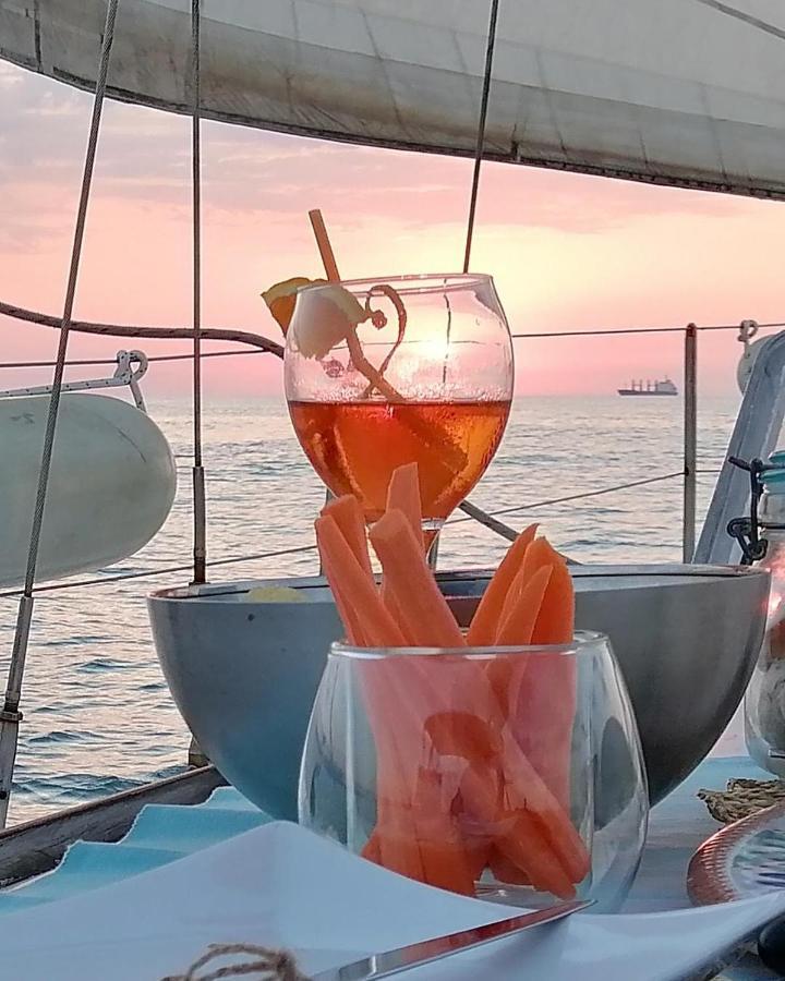 La Tua Stanza A Vela Sul Mare Hotel บารี ภายนอก รูปภาพ